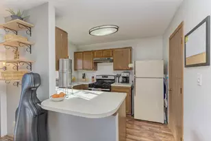 7583 Waterford Dr, Hanover Park, IL 60133 - Photo 9