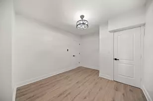 9319 S Merrill Ave, Chicago, IL 60617 - Photo 7