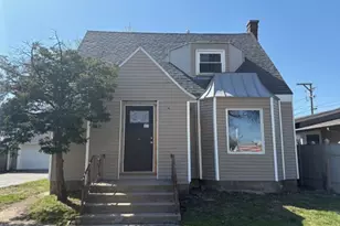 9520 S Sacramento Ave, Evergreen Park, IL 60805 - Photo 1