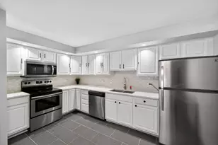 8701 S Sacramento Ave, Evergreen Park, IL 60805 - Photo 9