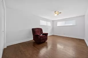 8701 S Sacramento Ave, Evergreen Park, IL 60805 - Photo 11