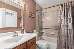 832 Kansas St, Carol Stream, IL 60188 - Photo 13