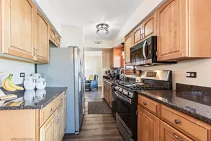 832 Kansas St, Carol Stream, IL 60188 - Photo 7