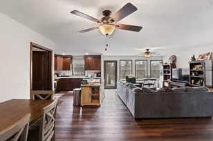 204 S Henry St, Ashkum, IL 60911 - Photo 7