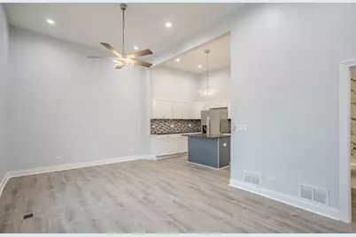 1013 W 18th Place, Chicago, IL 60608 - Photo 25