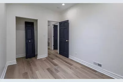 1013 W 18th Place, Chicago, IL 60608 - Photo 13