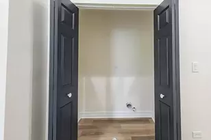 1013 W 18th Pl, Chicago, IL 60608 - Photo 17