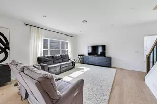 327 Lasalle Ln, Buffalo Grove, IL 60089 - Photo 9