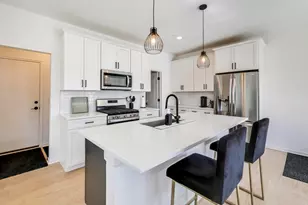 327 Lasalle Ln, Buffalo Grove, IL 60089 - Photo 13