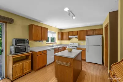 158 Edgewater Lane, Sugar Grove, IL 60554 - Photo 9