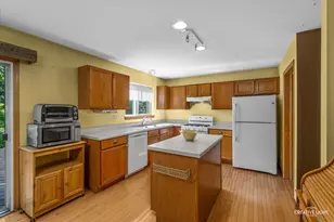 158 Edgewater Ln, Sugar Grove, IL 60554 - Photo 9