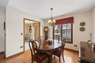 219 Village Dr, Mount Prospect, IL 60056 - Photo 17