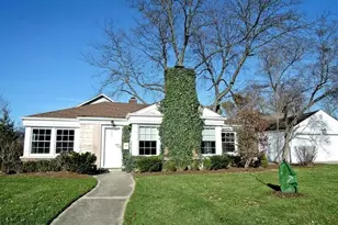 203 E Oak Ave, Wheaton, IL 60187 - Photo 1