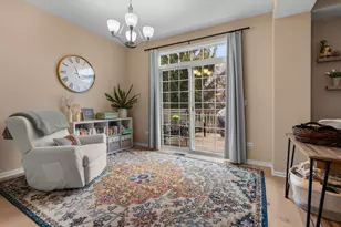 810 Oak Hollow Rd, Crystal Lake, IL 60014 - Photo 5