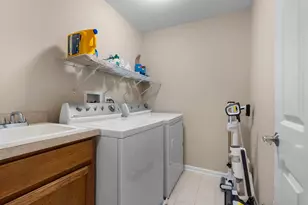 810 Oak Hollow Rd, Crystal Lake, IL 60014 - Photo 19