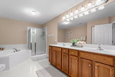 810 Oak Hollow Road, Crystal Lake, IL 60014 - Photo 13