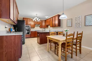 810 Oak Hollow Rd, Crystal Lake, IL 60014 - Photo 7