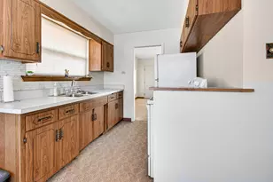 686 E 155th St, South Holland, IL 60473 - Photo 11