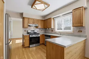 1418 Parkridge Dr, Crystal Lake, IL 60014 - Photo 3