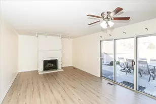 760 Longford Dr, Roselle, IL 60172 - Photo 3