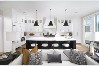 932 E Chicago Avenue, Naperville, IL 60540 - Photo 7