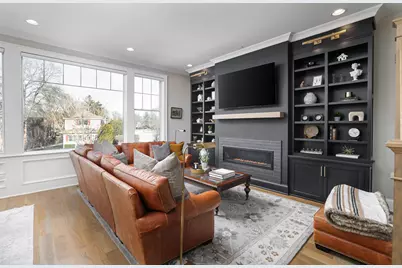 932 E Chicago Avenue, Naperville, IL 60540 - Photo 17