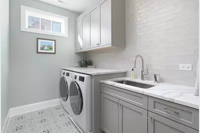 932 E Chicago Avenue, Naperville, IL 60540 - Photo 35