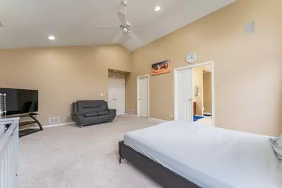 6085 Irene Drive, Hoffman Estates, IL 60192 - Photo 21