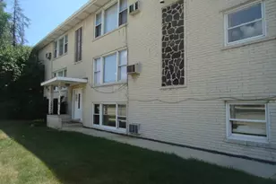 8701 S 81st Ct, Hickory Hills, IL 60457 - Photo 1