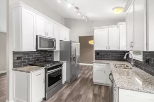 43 N Walnut Ct, Streamwood, IL 60107 - Photo 3