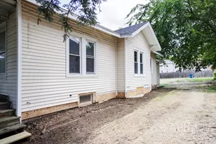 360 S Elm Ave, Kankakee, IL 60901 - Photo 3