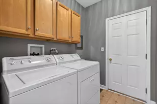 411 Hopkins Ave, Elgin, IL 60124 - Photo 27