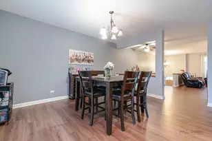 285 Regency Ct Unit B Ct, Wauconda, IL 60084 - Photo 7