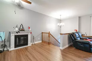 285 Regency Ct Unit B Ct, Wauconda, IL 60084 - Photo 3