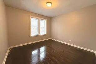 7617 S Kingston Ave, Chicago, IL 60649 - Photo 9