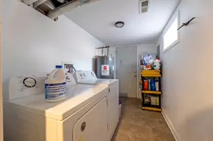 7931 S Paxton Ave, Chicago, IL 60617 - Photo 19