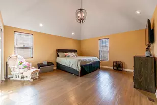 7931 S Paxton Ave, Chicago, IL 60617 - Photo 9