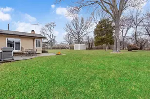 564 E Bryn Mawr Ave, Roselle, IL 60172 - Photo 23