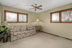 564 E Bryn Mawr Ave, Roselle, IL 60172 - Photo 17