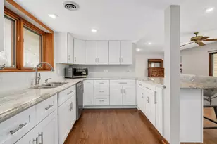 564 E Bryn Mawr Ave, Roselle, IL 60172 - Photo 13