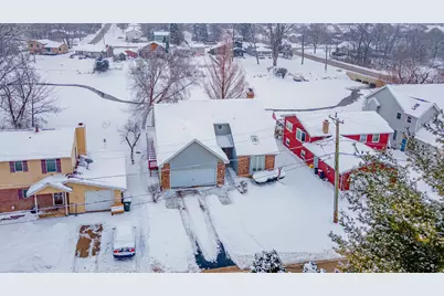 187 Hilltop Drive, Lake in the Hills, IL 60156 - Photo 7