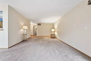 901 Butternut Ln, Mount Prospect, IL 60056 - Photo 5