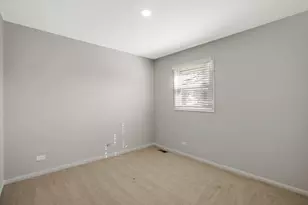 924 Shambliss Ln, Buffalo Grove, IL 60089 - Photo 13