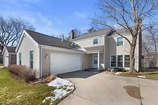 924 Shambliss Ln, Buffalo Grove, IL 60089 - Photo 1