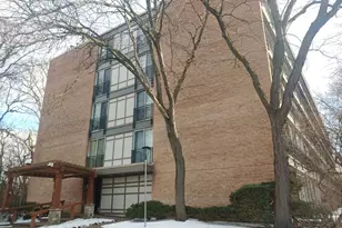 5820 Oakwood Dr, Lisle, IL 60532 - Photo 1