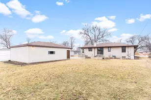 1101 Rooney Dr, Joliet, IL 60435 - Photo 3