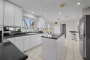 556 Rivershire Pl, Lincolnshire, IL 60069 - Photo 7