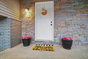 15795 E 2550 North Rd, Hudson, IL 61748 - Photo 5