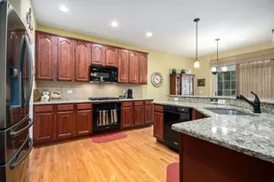 63 Oak Creek Ct, North Aurora, IL 60542 - Photo 7