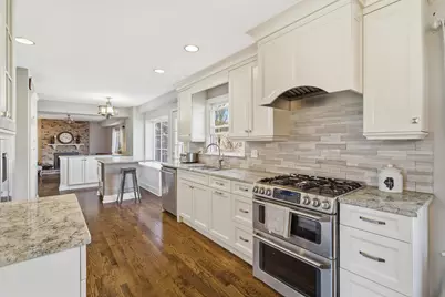 910 S 4th Avenue, Libertyville, IL 60048 - Photo 5